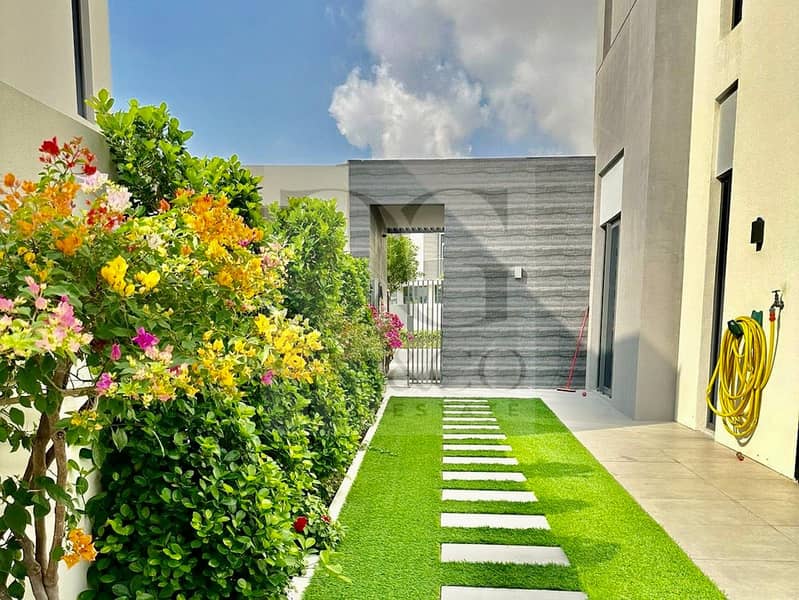 Vacant Dec | Landscaped | Close To Pool/Park - Image 11