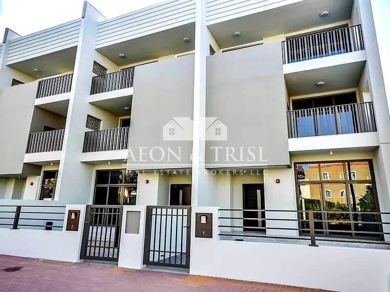 Large 4 Bed Townhouse with private Elevator