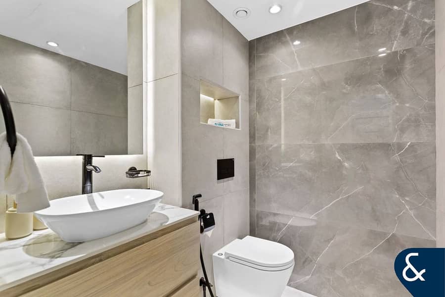 Upgraded | Exclusive | Vacant on transfer - Image 9