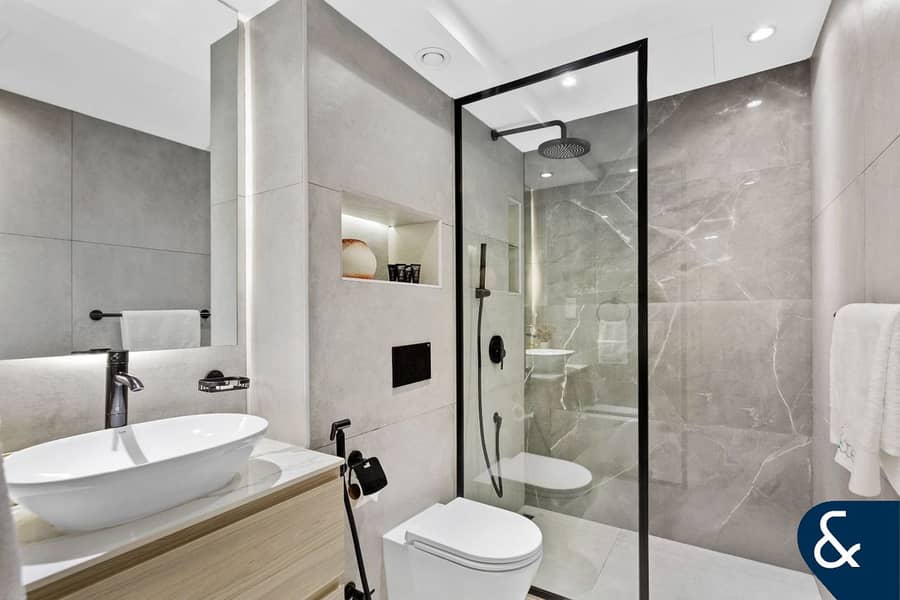 Upgraded | Exclusive | Vacant on transfer - Image 7