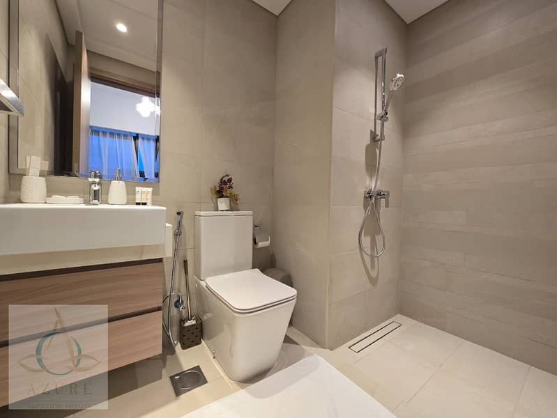 Luxury 2-Bedroom Apartment with Burj Khalifa View - Image 11