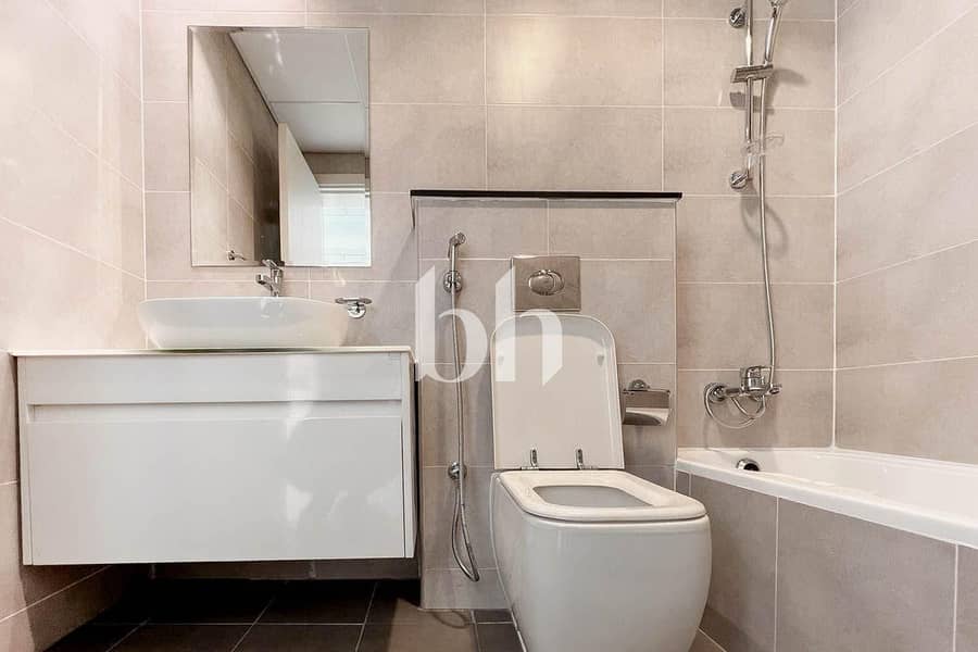 Vacant on Transfer | Balcony | Open View - Image 9