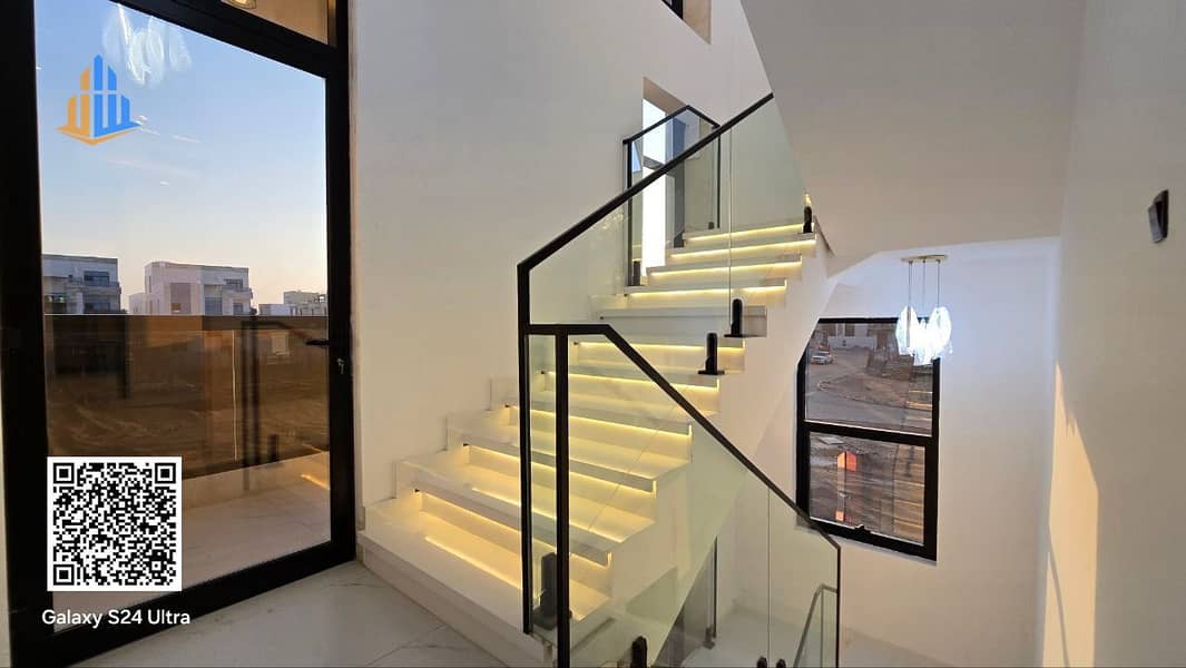 12 photo_5834675821824642819_y. jpg