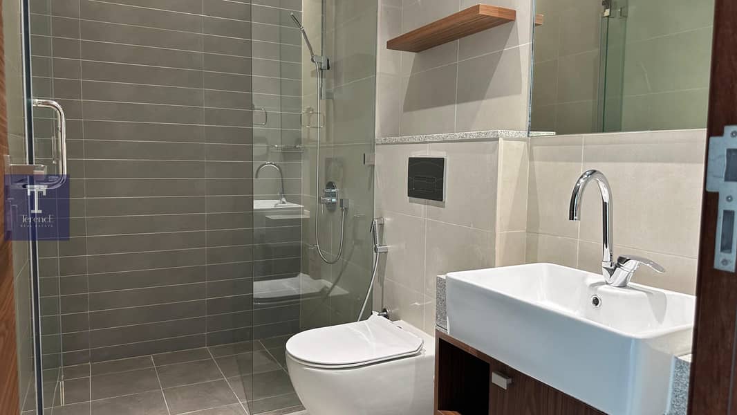 Massive balcony | HOT listing | viewing Is Advise | Ready to Move in - Image 7