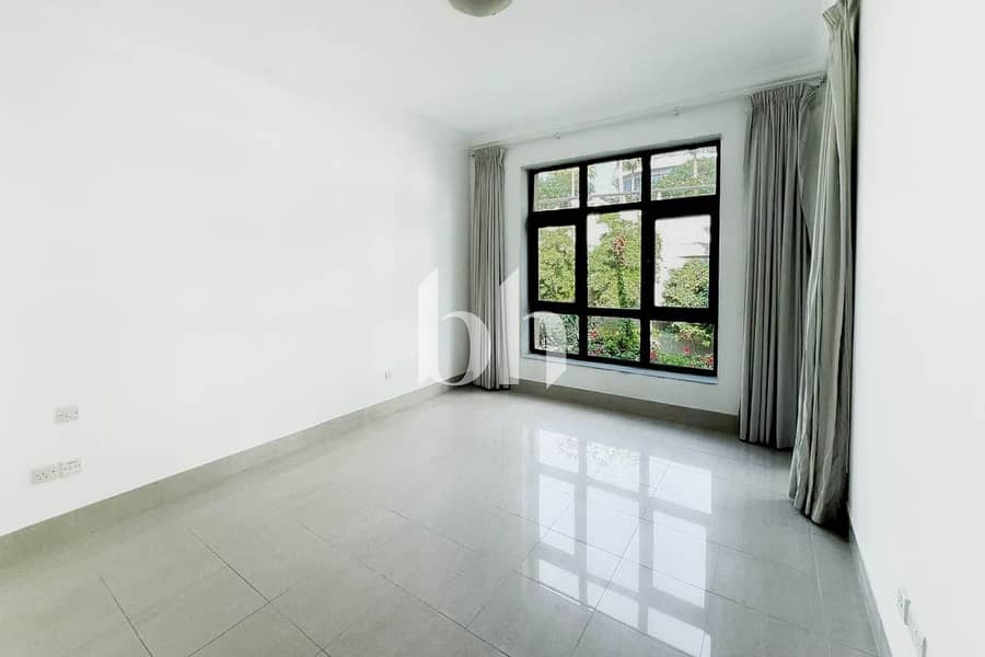 Prime Old Town Address | Direct Souk Connection