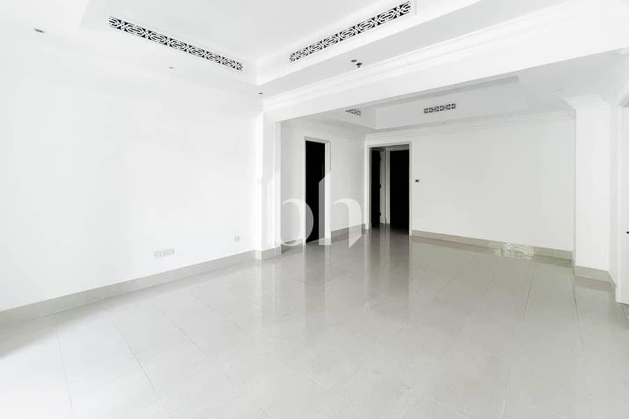 Prime Old Town Address | Direct Souk Connection - Image 6