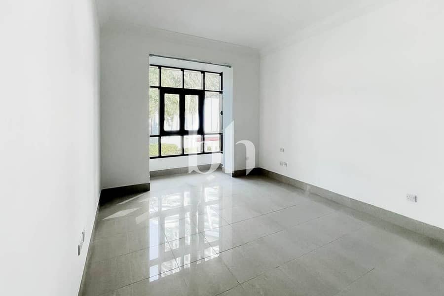 Prime Old Town Address | Direct Souk Connection - Image 7