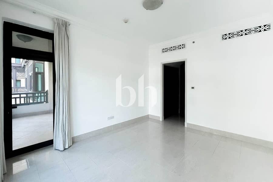 Prime Old Town Address | Direct Souk Connection - Image 8