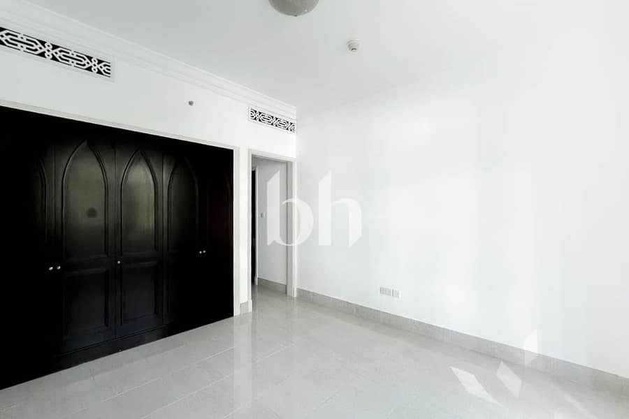 Prime Old Town Address | Direct Souk Connection - Image 9