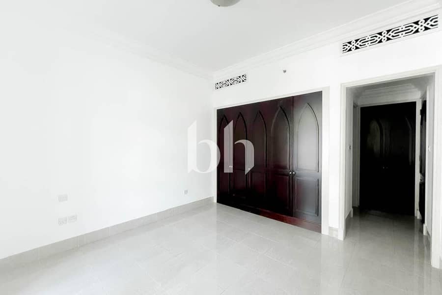 Prime Old Town Address | Direct Souk Connection - Image 10