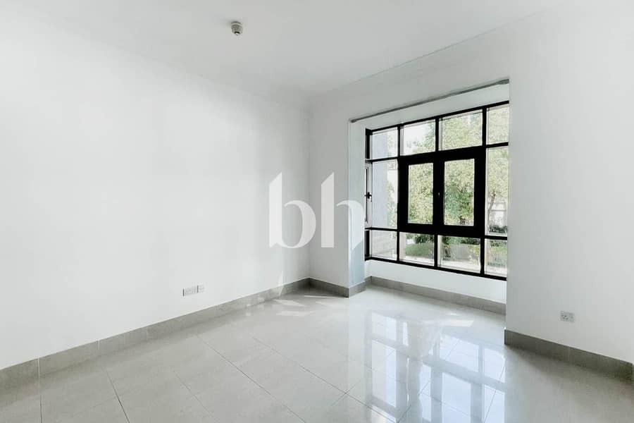 Prime Old Town Address | Direct Souk Connection - Image 11