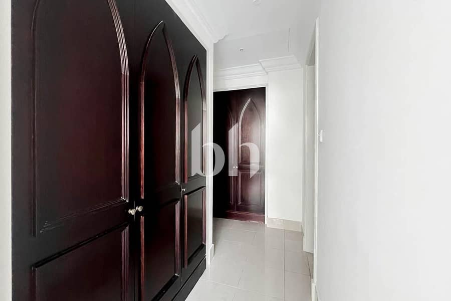 Prime Old Town Address | Direct Souk Connection - Image 12