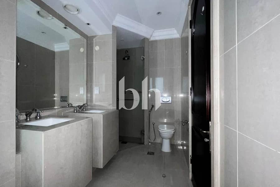 Prime Old Town Address | Direct Souk Connection - Image 17