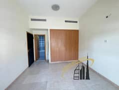 مدخل خاص فيلا 4 غرف في مردف/ غرفة خادمة / موقع مميز / مسبح مشترك/ بعيد عن الطيران