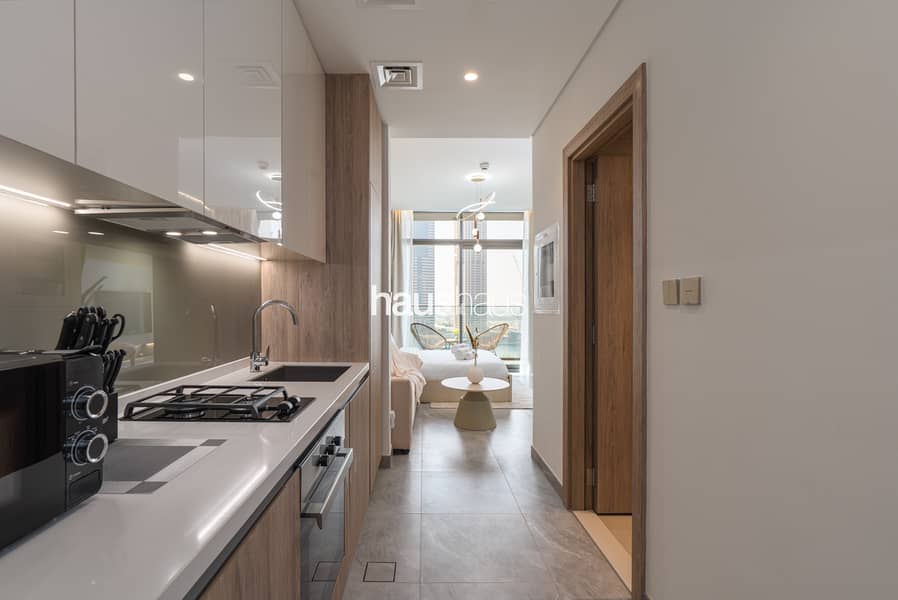 Elegant Canal-Facing Studio | Newly Furnished - Image 7