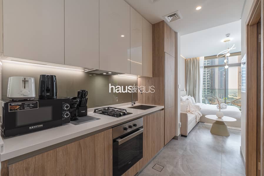 Elegant Canal-Facing Studio | Newly Furnished - Image 9