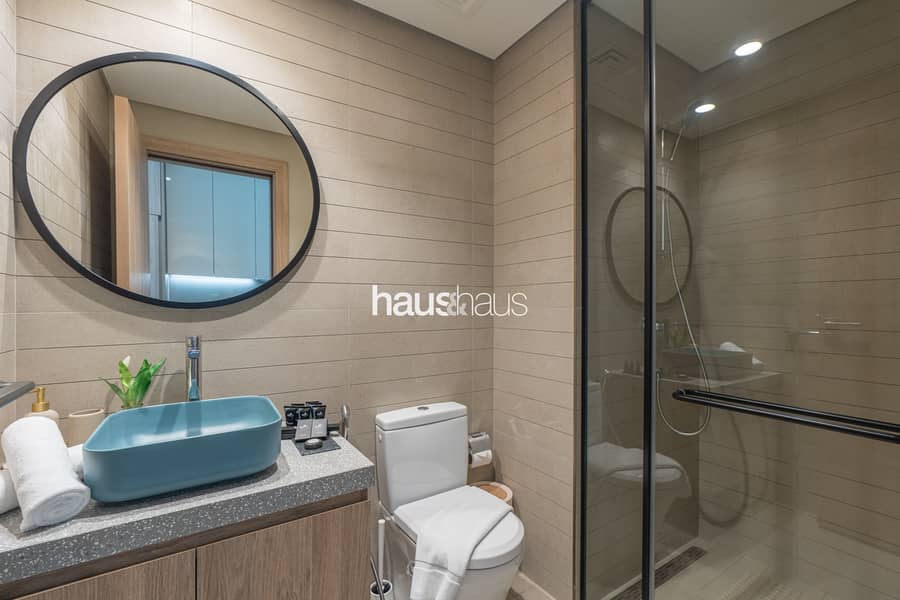 Elegant Canal-Facing Studio | Newly Furnished - Image 10