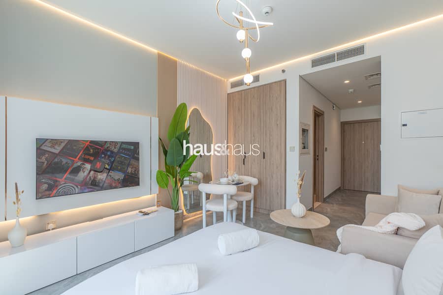 Elegant Canal-Facing Studio | Newly Furnished - Image 12