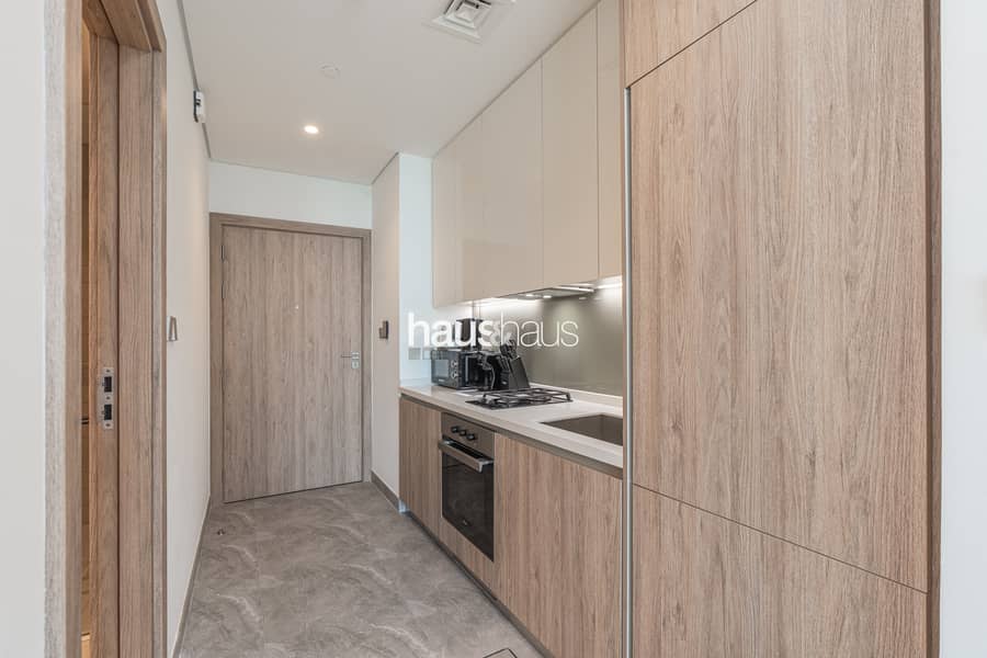 Elegant Canal-Facing Studio | Newly Furnished - Image 13