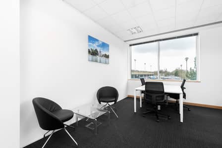 Office in Affitto a Jebel Ali, Dubai - Regus Arlington Square (298) Bracknell UK Office - Venture House. jpg