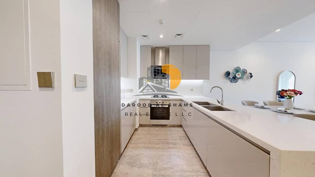 CANAL VIEW | LARGE LAYOUT | READY TO MOVE IN - Image 8