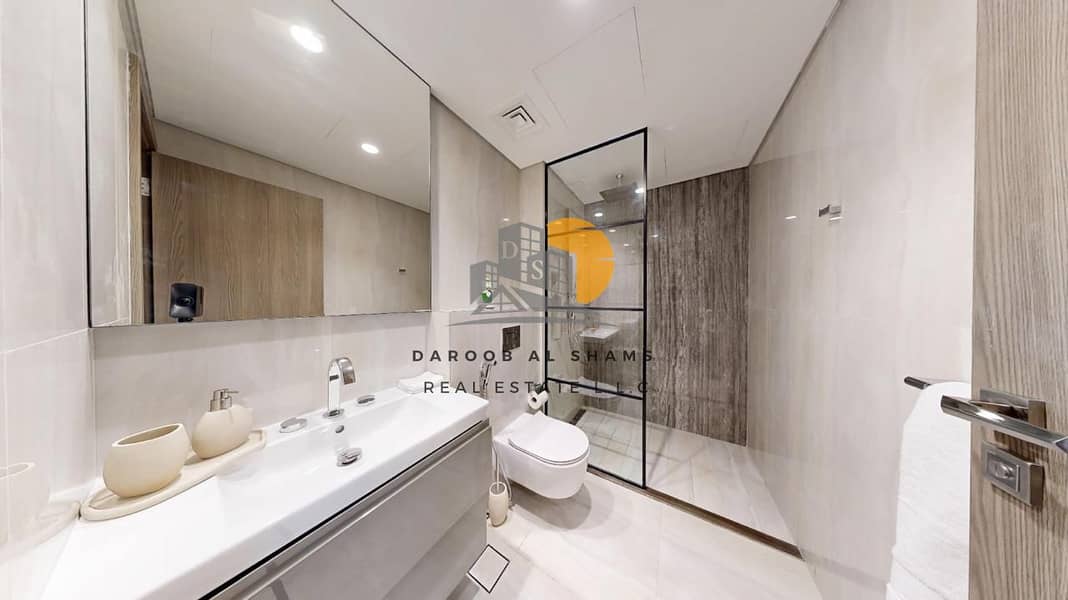 CANAL VIEW | LARGE LAYOUT | READY TO MOVE IN - Image 13