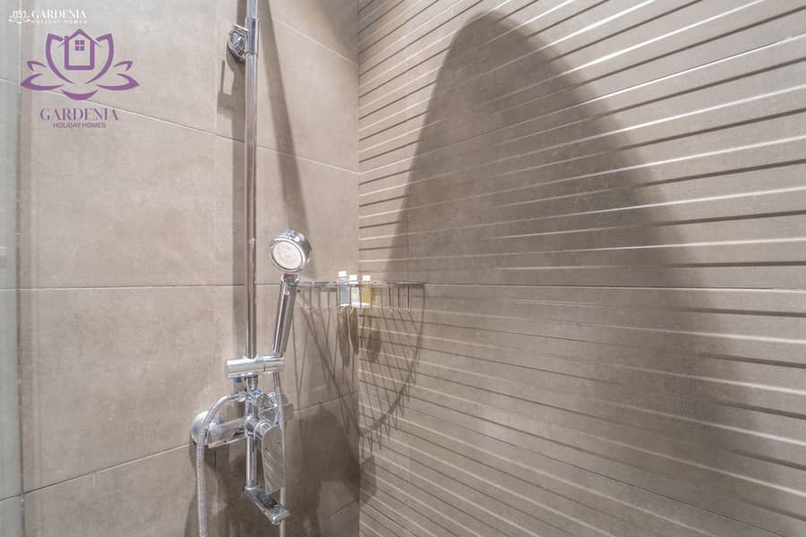 6 Bath 1 2. jpg