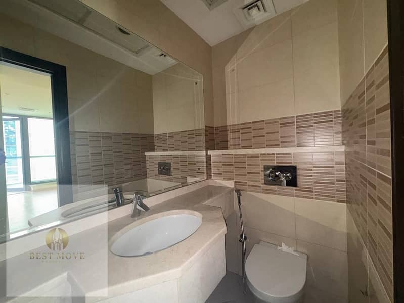 11 e7b18bed-78fc-491f-a0a1-2ee926ee2974. jpg
