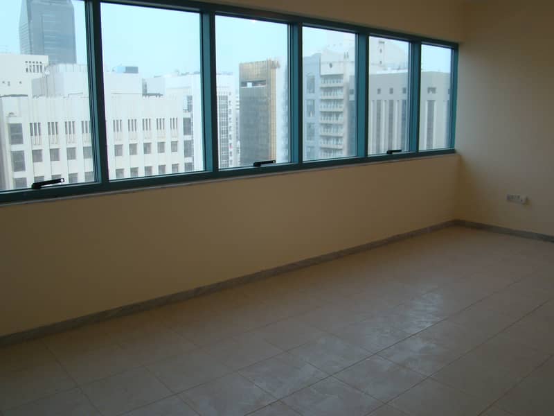 شقة في شارع ليوا 3 غرف 75000 درهم - 4105916