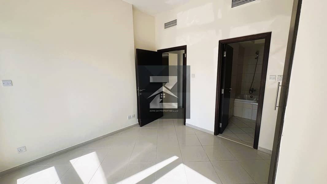 Amazing Lake View | Vacant | High-ROI - Image 11