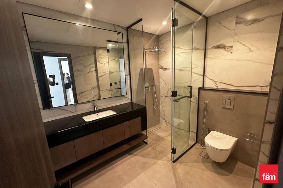 Premium Location | Vacant | Ready To Move In - Image 6