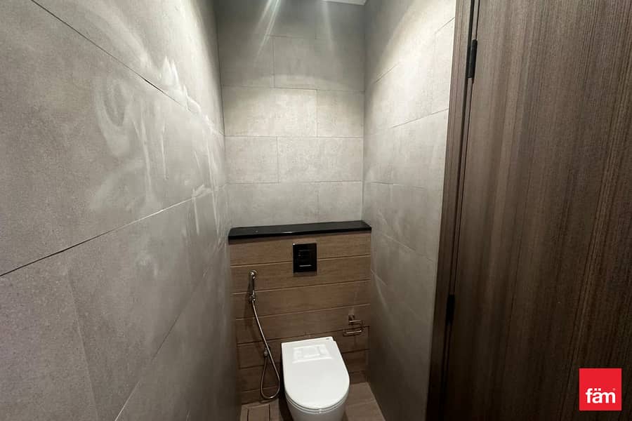 Premium Location | Vacant | Ready To Move In - Image 10