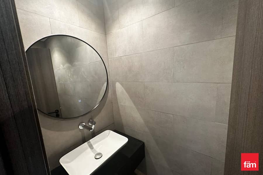 Premium Location | Vacant | Ready To Move In - Image 11