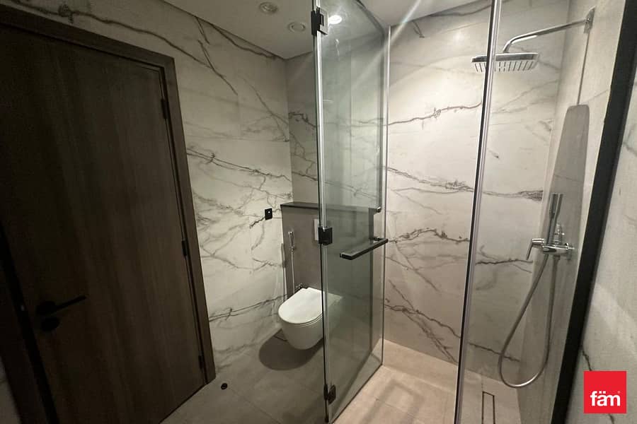 Premium Location | Vacant | Ready To Move In - Image 13