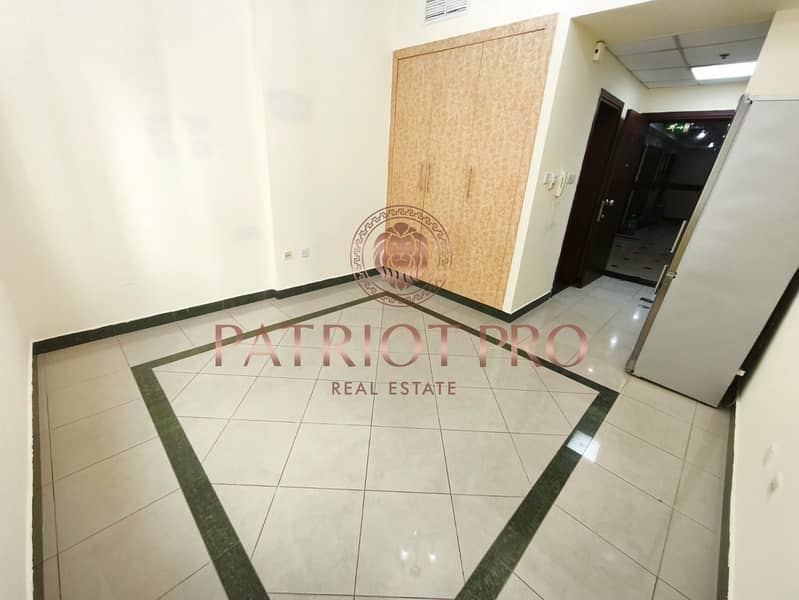 Chiller Free II Near to Metro II With kitchen appliances