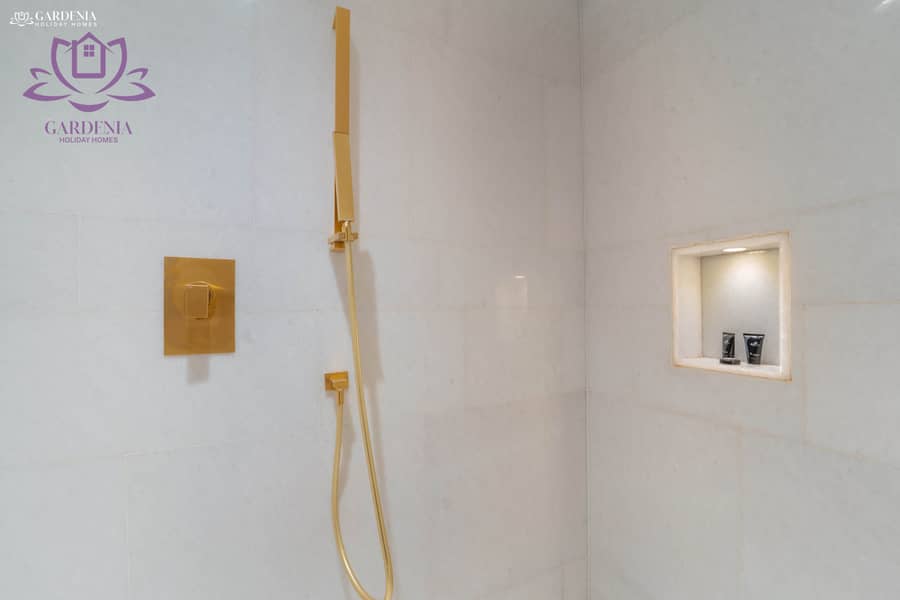 12 Bath 1 6. jpg