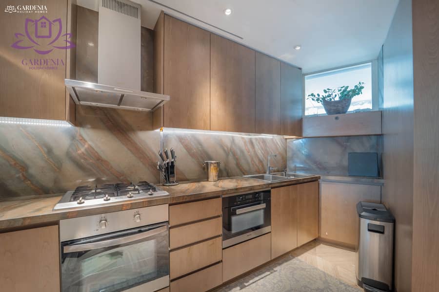 15 Kitchen 1. jpg