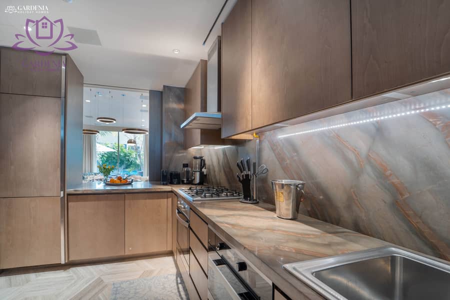 17 Kitchen 3. jpg