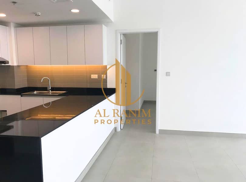 SPACIOUS | NEXT TO PARK | OPEN KITCHEN