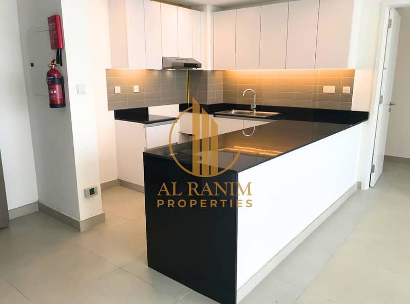 SPACIOUS | NEXT TO PARK | OPEN KITCHEN