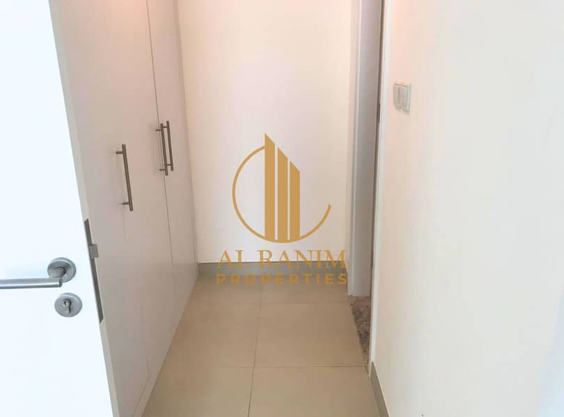 SPACIOUS | NEXT TO PARK | OPEN KITCHEN