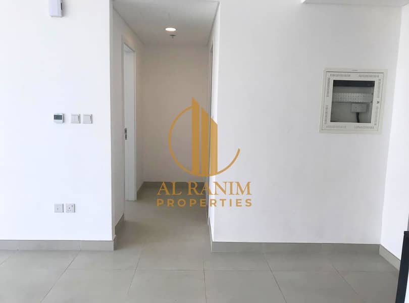 SPACIOUS | NEXT TO PARK | OPEN KITCHEN - Image 6