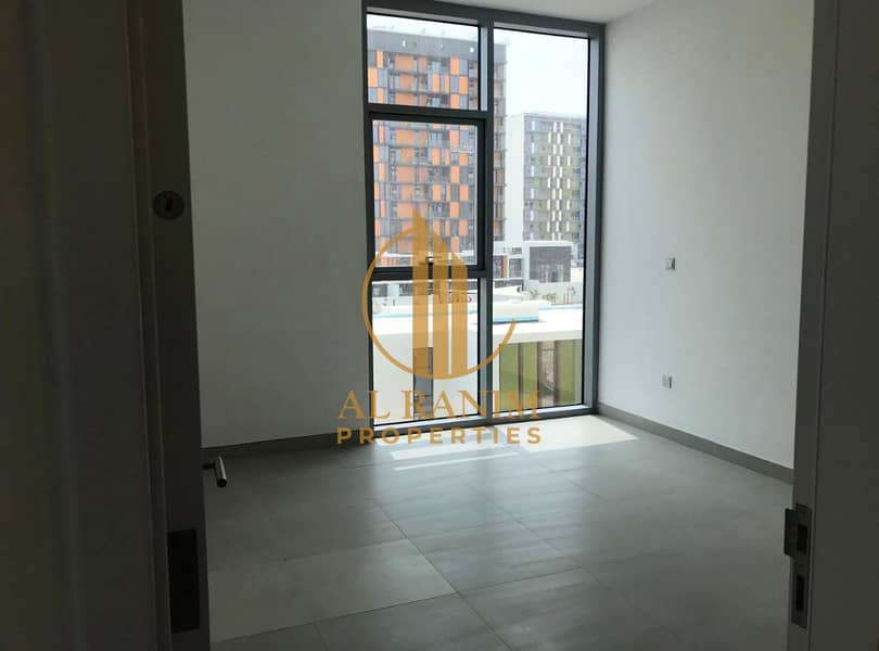 SPACIOUS | NEXT TO PARK | OPEN KITCHEN - Image 7