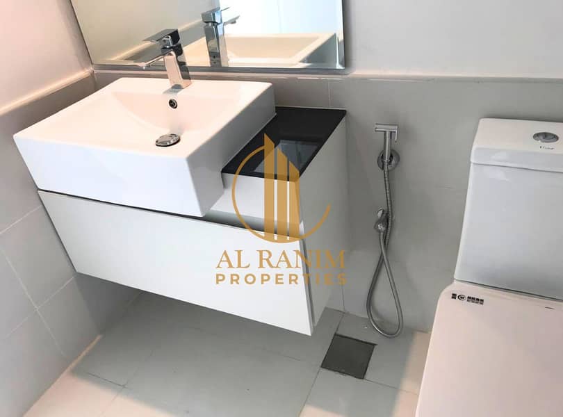 SPACIOUS | NEXT TO PARK | OPEN KITCHEN - Image 12