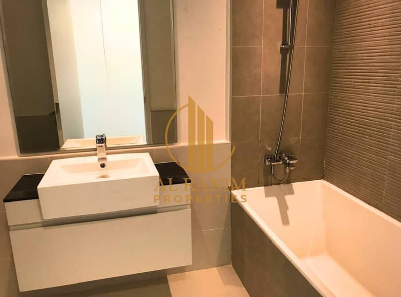 SPACIOUS | NEXT TO PARK | OPEN KITCHEN - Image 13