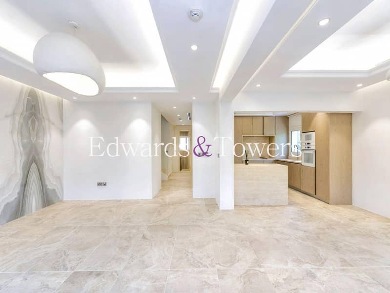 Exclusive | Single Row | 4BR | Roof Terrace