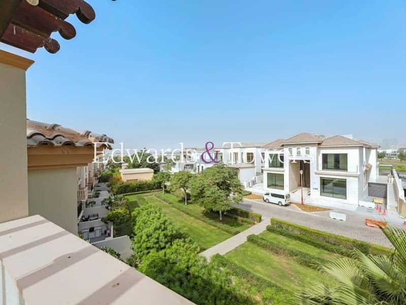 Exclusive | Single Row | 4BR | Roof Terrace - Image 9