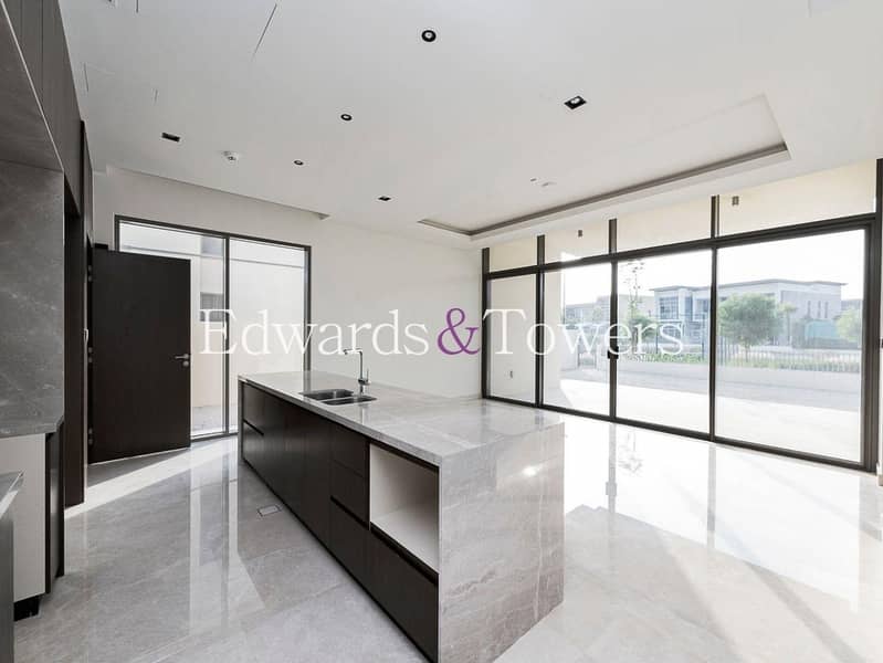 Exclusive | 4BR+Maids | Massive Plot | Main Park - Image 10