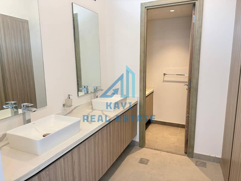 Exquisite 5-Bedroom Waterfront Villa with Sea View for Rent in Ajmal Makan, Sharjah - Image 12