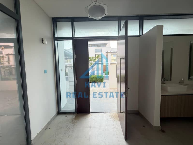 Exquisite 5-Bedroom Waterfront Villa with Sea View for Rent in Ajmal Makan, Sharjah - Image 13